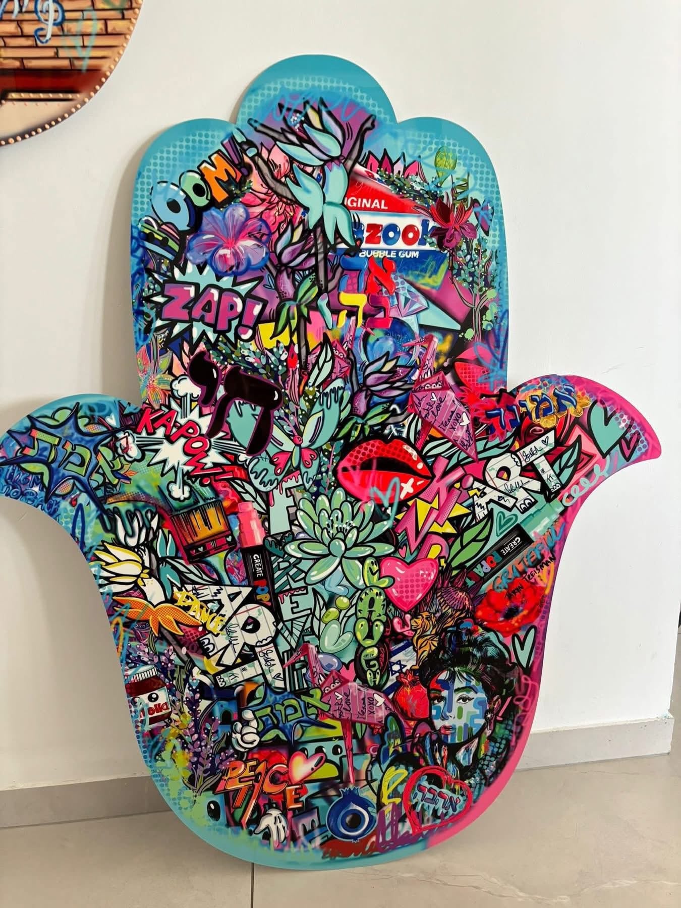Jumbo Pop hamsa